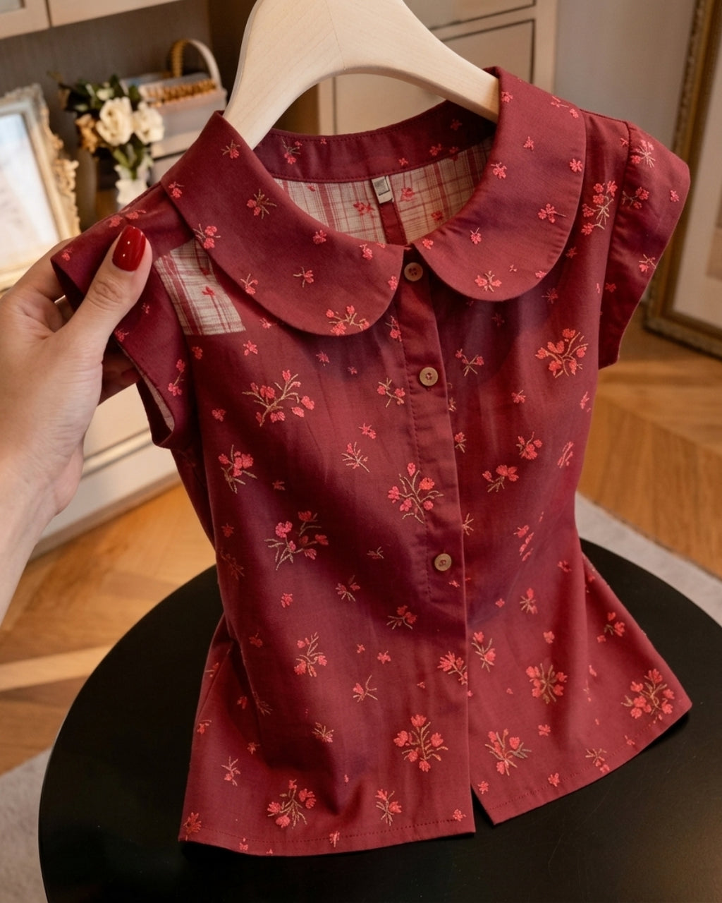 Ami - Vintage Floral Embroidered Peter Pan Collar Top